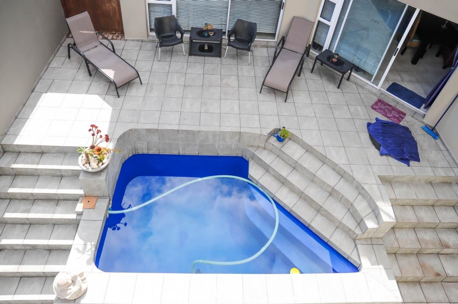To Let 4 Bedroom Property for Rent in Calypso Beach Western Cape